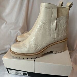 Dolce Vita, size 9, Huey Boots, Ivory Croco print Leather